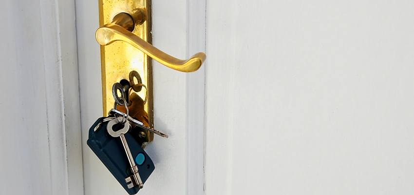 Broken Door Key Extraction in Santa Clarita, CA